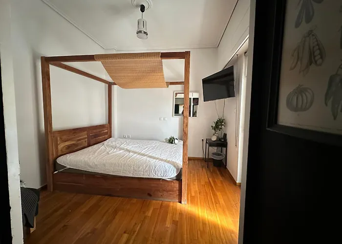 Athens Urban Easy Access Bright En-Suites With Kitchen For 4 With 2 Bedrooms, 2 Bathrooms Elevator Open To Monthly Rent
