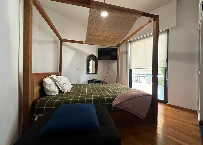 Athens Urban Easy Access Bright En-Suites With Kitchen For 4 With 2 Bedrooms, 2 Bathrooms Elevator Open To Monthly Rent